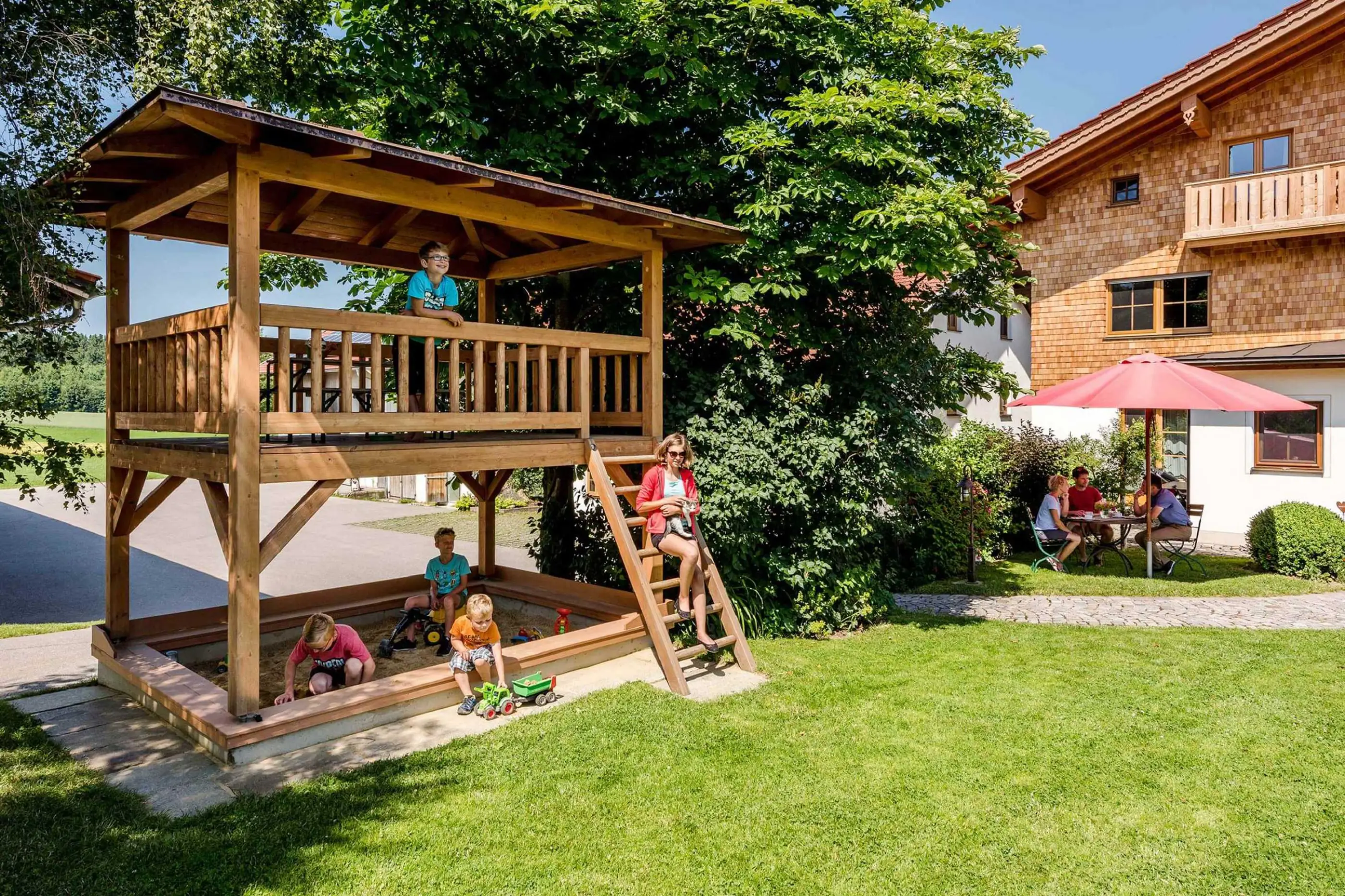 Tiererlebnis Bauernhof Kinderland Spielscheune Ponys und Pferde