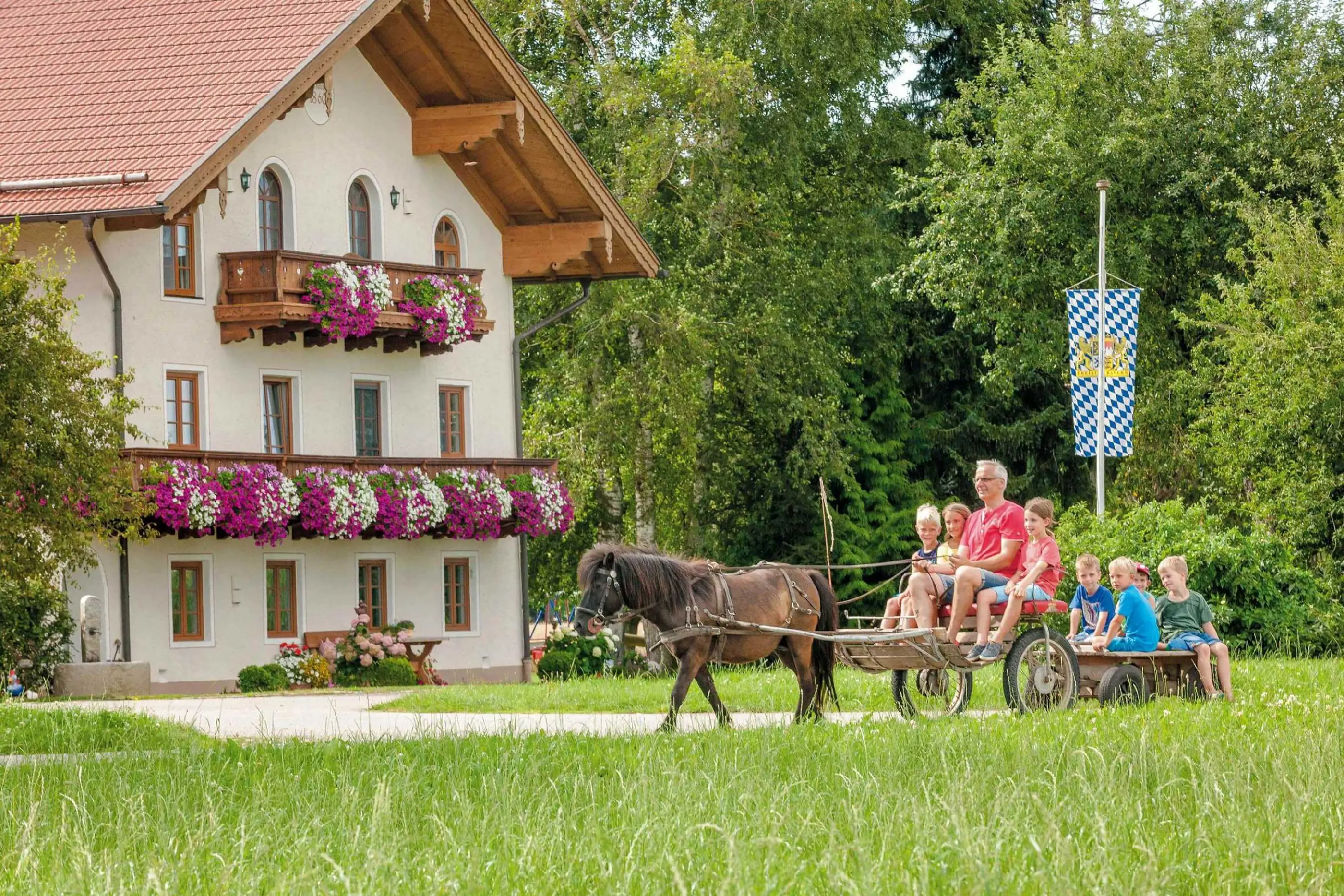 Familienurlaub ChiemseeBauern Indianer Heuboden Kinderspielwald indoor