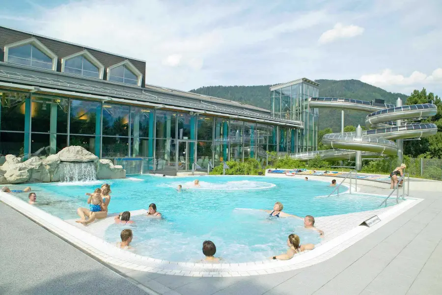 Thermen Erlebnisrutsche Solewasser Badeerlebnis Hallenbad