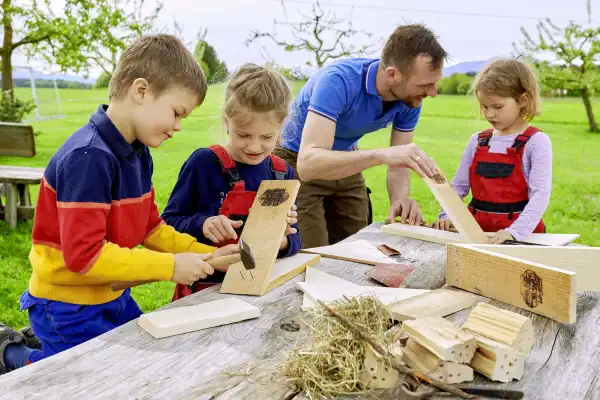 Mit Hammer und Bohrer selbst Hand anlegen mit Bauer Martin