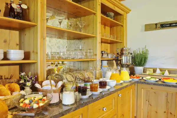 Leckeres Frühstücks Buffet mit selbstgemachten und regionalen Produkten